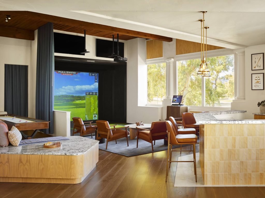 The Social Boardroom golf simulator