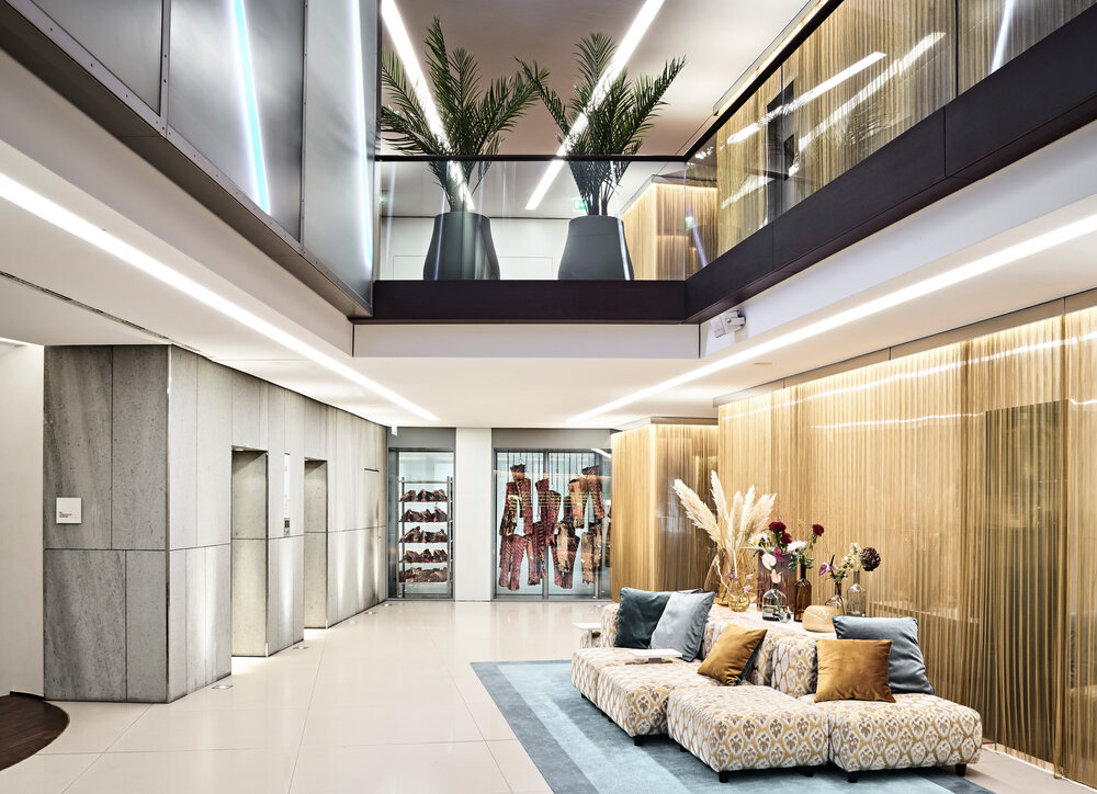 Side Hotel Lobby Atrium Photo: Side Hotel